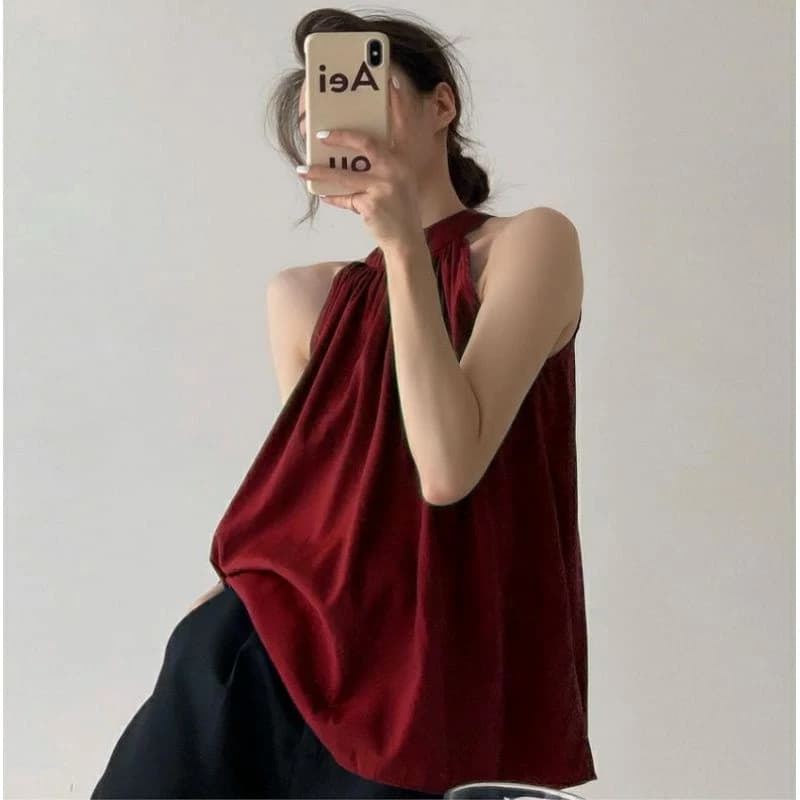 Áo cổ yếm đỏ,  Áo yếm đỏ hở vai du xuân
