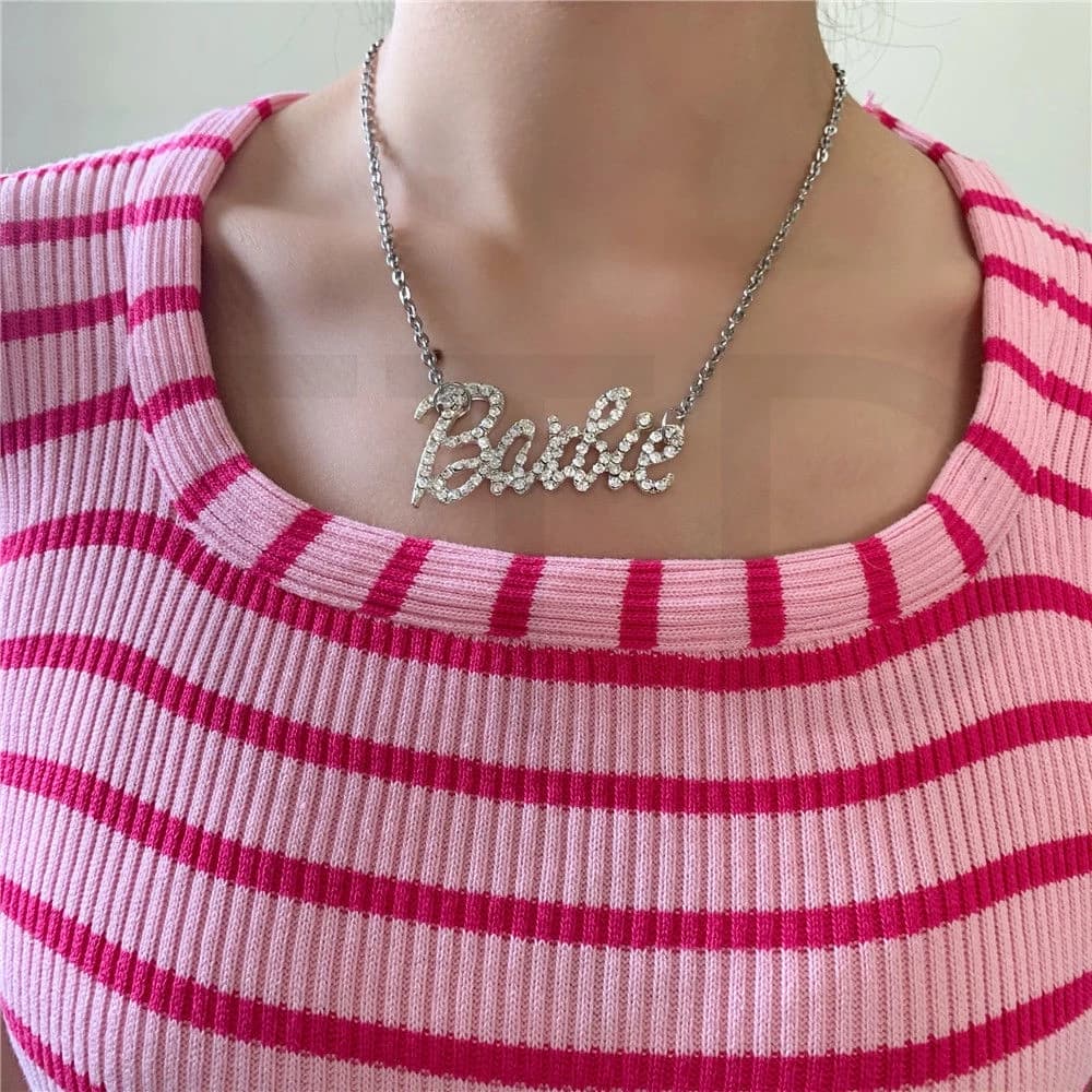 Vòng cổ Thép Titan Mặt Chữ Barbie 90s