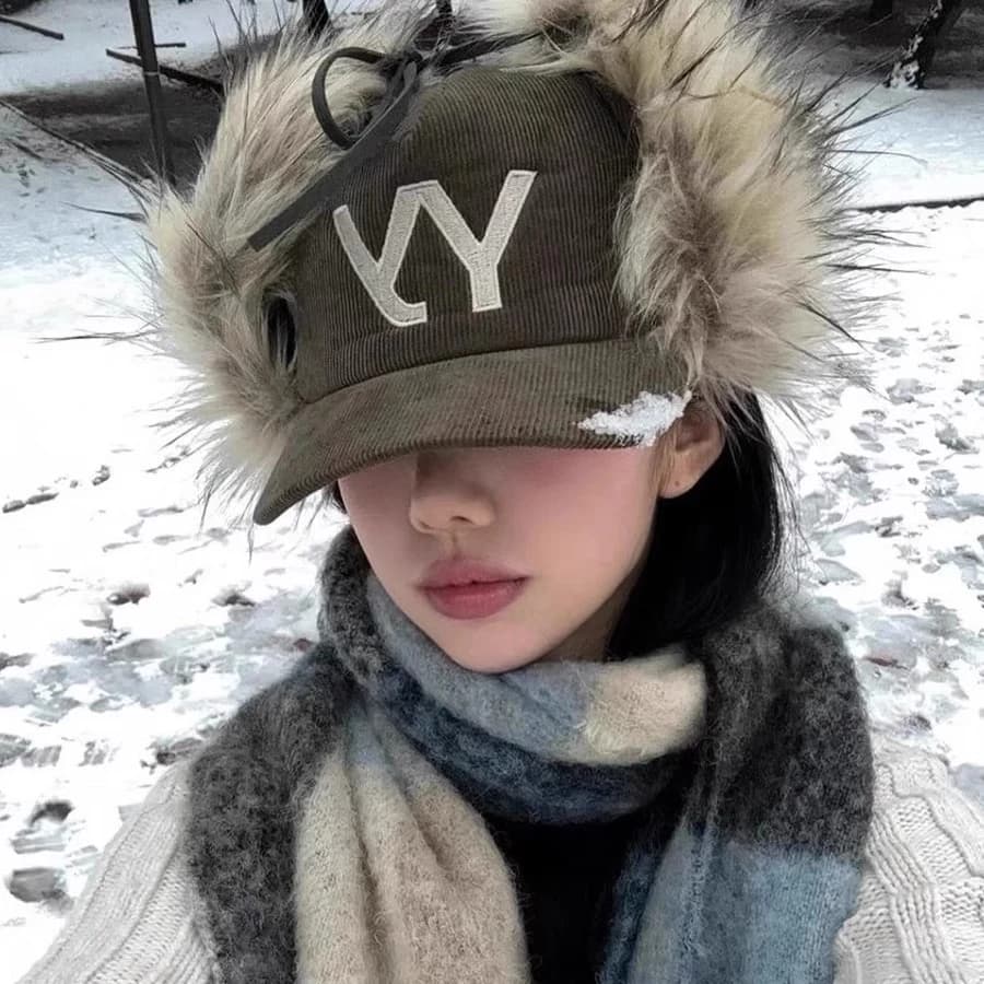 Thu Đông Phong Cách Mới Yy Chữ Thêu Mũ Lông Thú Giả Thường Ngày Sang Trọng Bảo Vệ Tai Corduroy Dày Mũ Bóng Chày