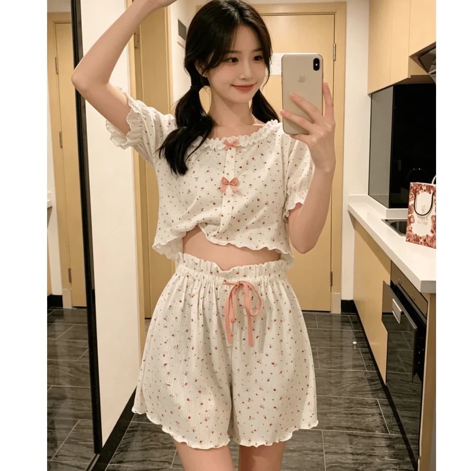 Bộ pyjama gợi cảm và ngọt ngào với họa tiết đáng yêu, phù hợp cho gia đình và đi chơi