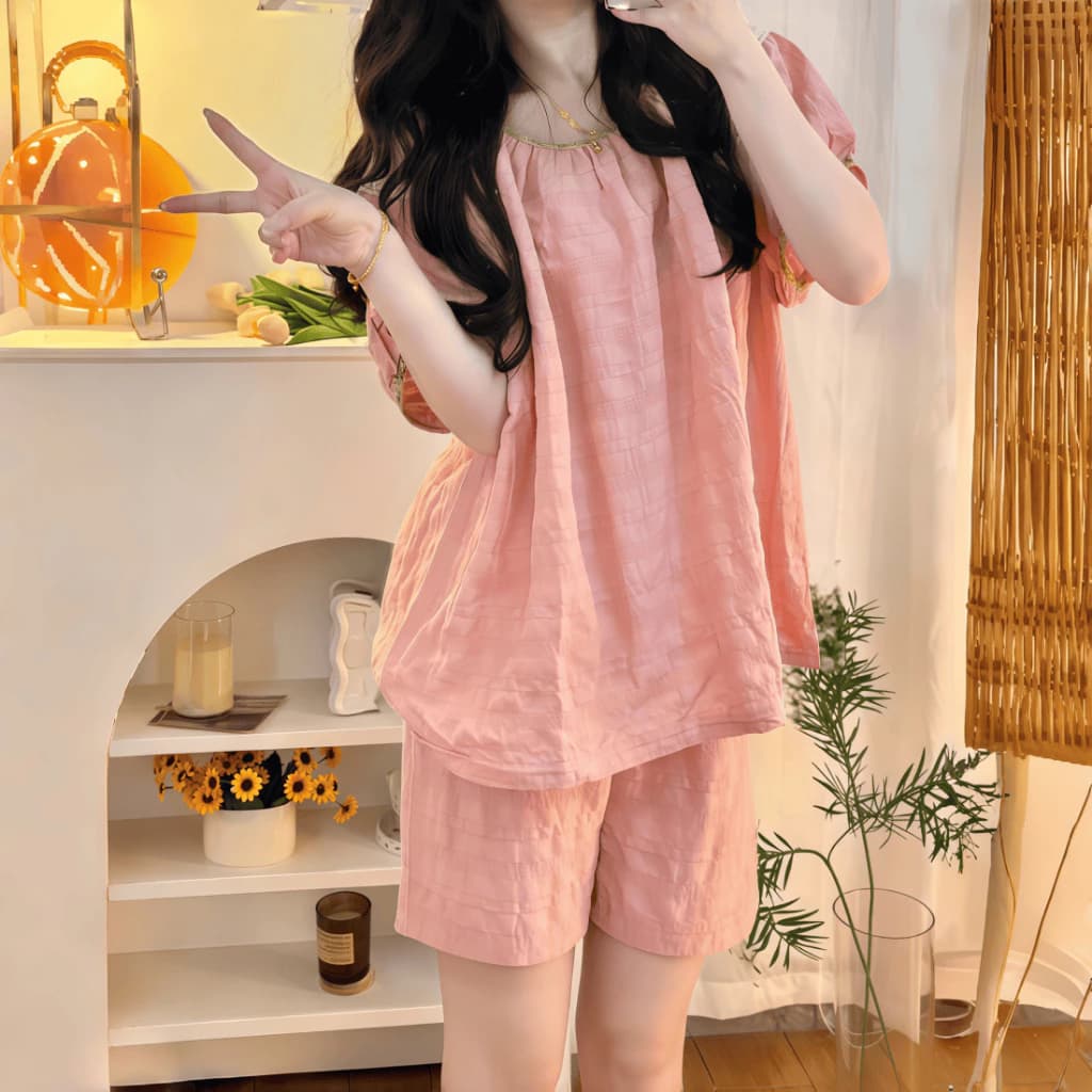 Đồ ngủ nữ mát mẻ hè này - Áo cổ tròn tay ngắn + quần short - Cotton thoáng khí siêu mát - Màu hồng phối viền ren xinh xắn - Phong cách lười nhưng vẫn sang - Mặc nhà hay đi chợ, dạo phố đều đẹp