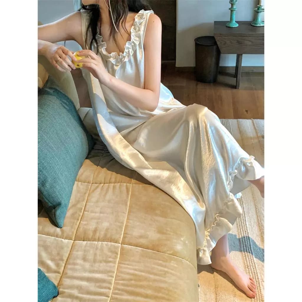 【Vải satin cao cấp - Phong cách sang trọng】Váy ngủ mùa hè màu trắng ngọc trai - Chất liệu cao cấp sang trọng - Dáng dài quai mảnh thanh thoát - Thiết kế đẳng cấp, tinh tế - Mẫu hot 2026 - Freeship toàn quốc
