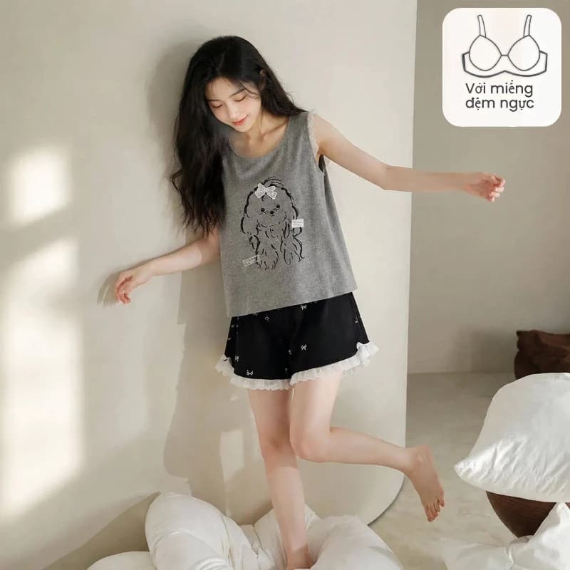 Bộ đồ ngủ mùa hè cho nữ – Chất Modal mềm mịn, mát lạnh – Thiết kế tay ngắn cổ tròn, có đệm ngực – Viền ren dễ thương – Mặc ở nhà mát mẻ, mặc ra ngoài vẫn sang