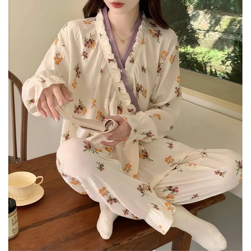 Bộ đồ ngủ mùa hè 2026 – Chất Cloud Cotton mềm mát, in họa tiết hoa nghệ thuật phong cách Monet – Thiết kế tay dài + quần dài rộng rãi – Mặc ở nhà thư giãn hay ra ngoài dạo phố đều sang trọng