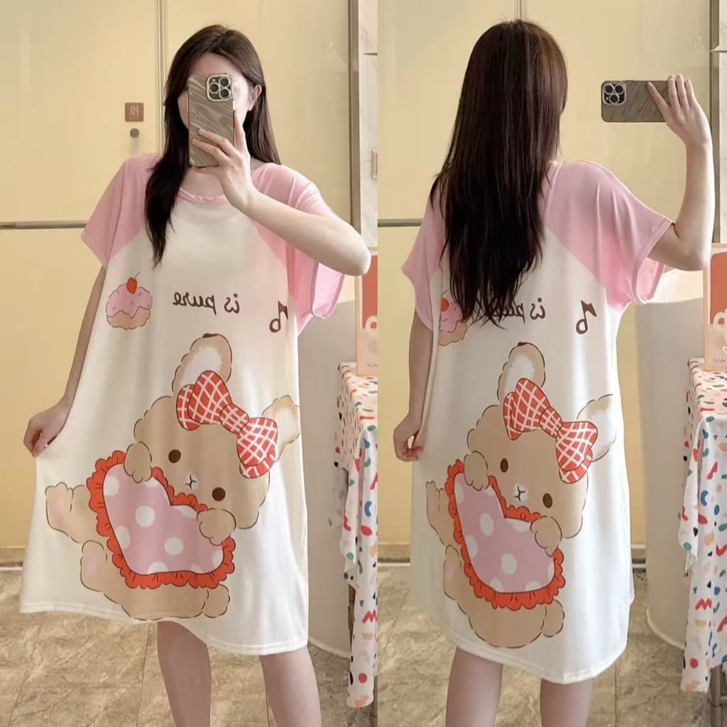 Đầm ngủ mặc nhà mới 2026 - In hình hoạt hình dễ thương - Cổ tròn rộng rãi - Size lớn thoải mái - Chất vải khô nhanh, thoáng mát - Phong cách nữ sinh trẻ trung - Đồ ngủ cho nữ