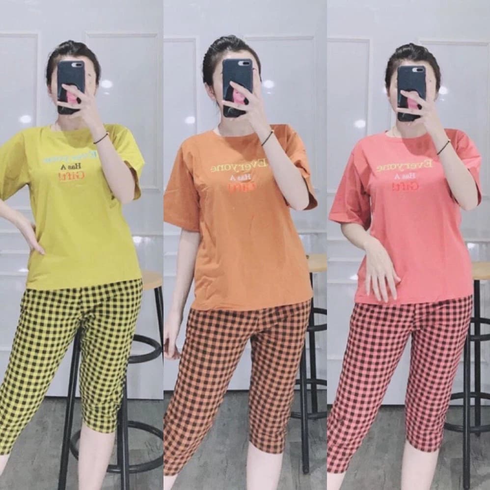 Đồ Bộ Mặc Nhà Set Áo Thêu Chữ Mix Quần Lửng Caro Nhiều Màu Dễ Thương Có Size 40-65kg - CT15 ĐB