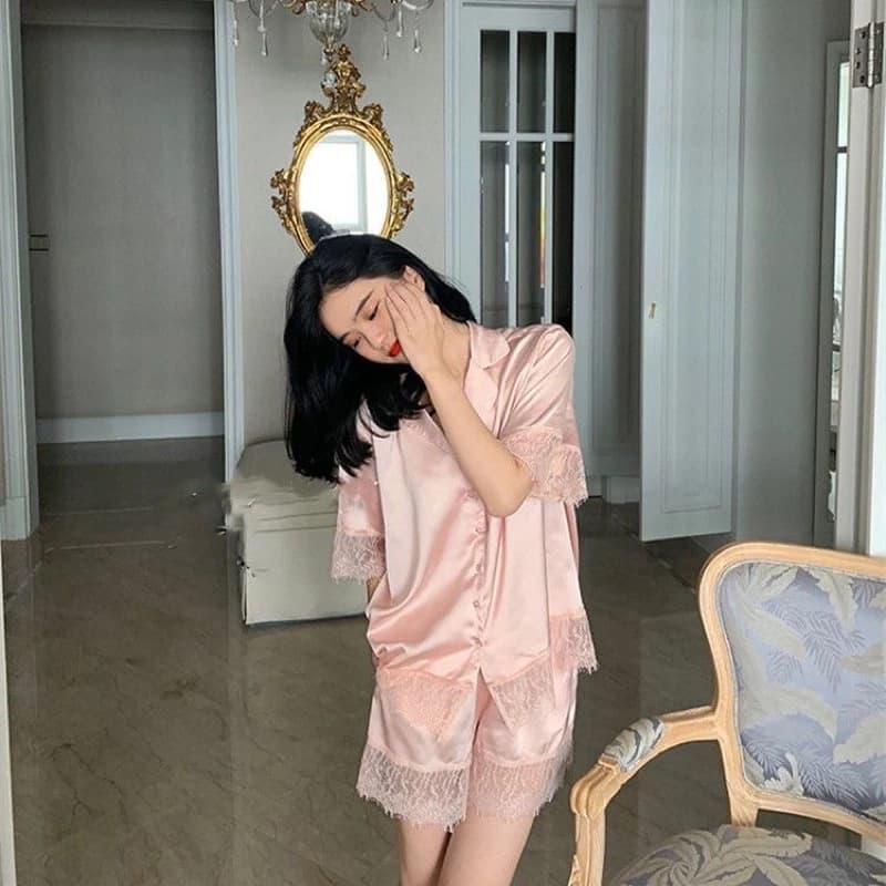 Bộ đồ ngủ nữ mùa hè lụa băng mỏng hai mảnh nối ren gợi cảm dáng rộng quần đùi ngắn tay quần áo mặc ở nhà