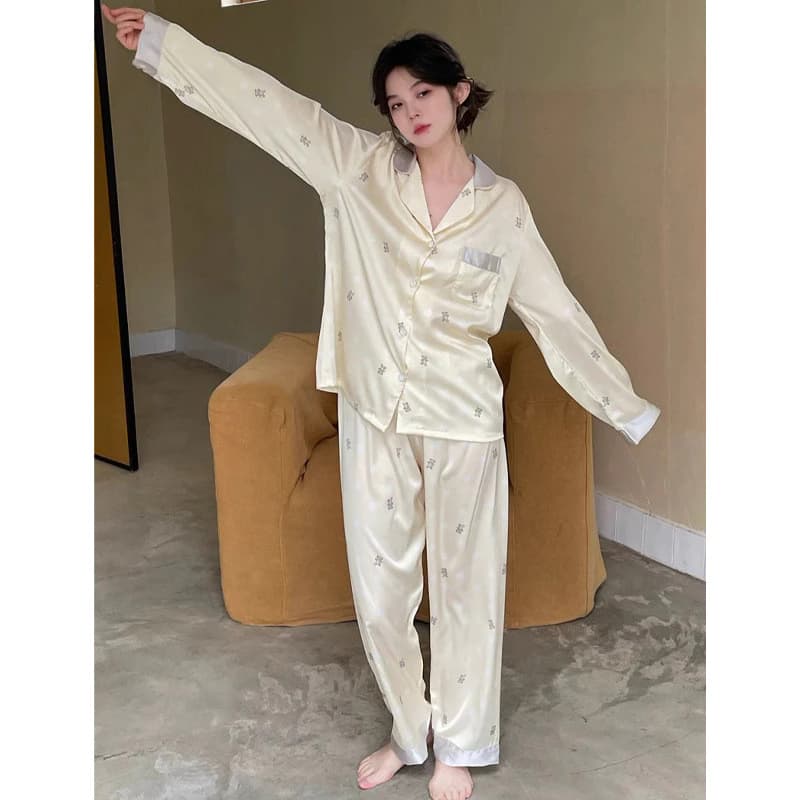 [40-72.5kg]Vải lụa Polyester Bộ pijama in hình gấu cao cấp cho phụ nữ, áo cardigan và quần dài lụa lạnh, bộ đồ ở nhà hai mảnh