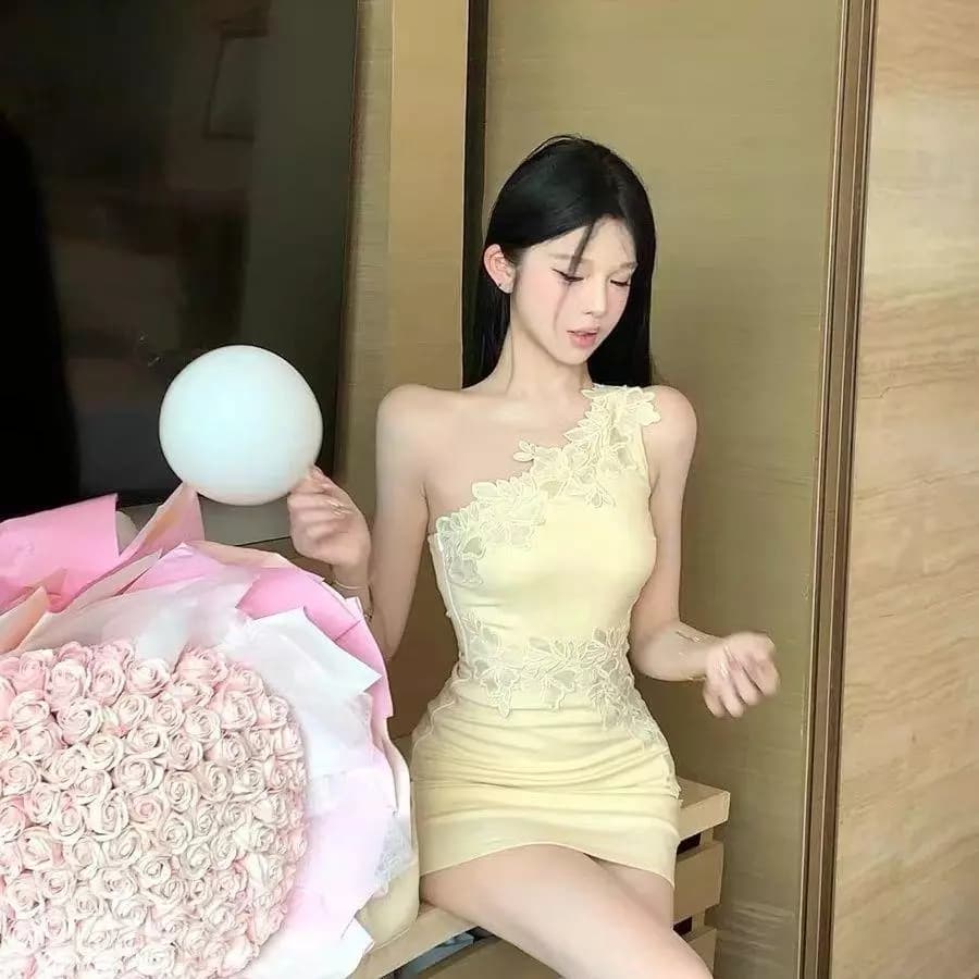 Sling Đầm Pure Desire Gợi Cảm, Đáy Hông, Phong Cách Trendy và Ngọt Ngào