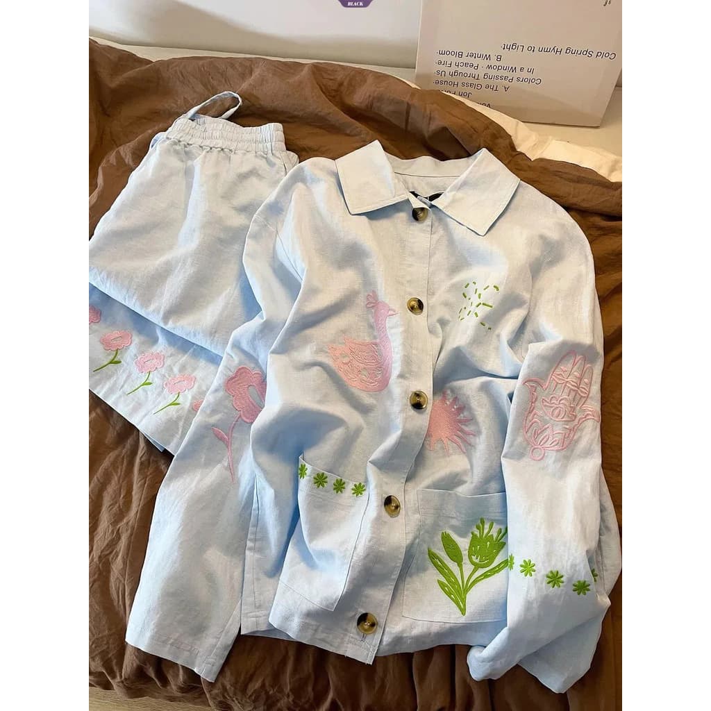 Đồ ngủ nữ họa tiết hoạt hình đơn giản, bao gồm cardigan và quần dài, phù hợp mùa xuân - thu.
