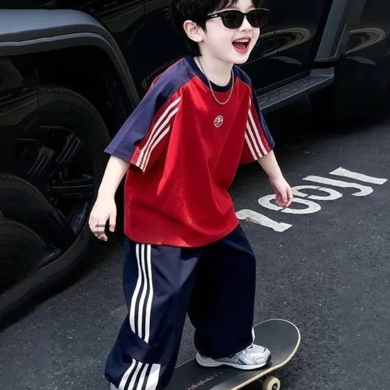Set đồ thể thao bé trai cá tính - Áo thun tay ngắn phối quần dài sọc phong cách năng động