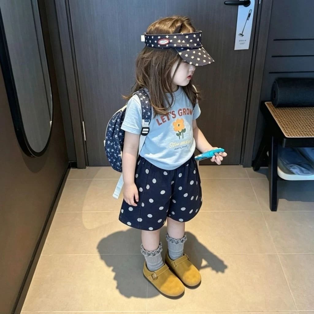 Giao nhanh TP.HCM!   Bé Gái Phong Cách Phương Tây Chấm Hàn Quốc Phù Hợp Với Tất Cả Hai Mảnh Sóng Ngắn Tay Quần Short Hoa Nhỏ Một Bộ Xanh Hải Quân Mùa Hè Phụ Kiện Nhật Bản Xanh Nhạt