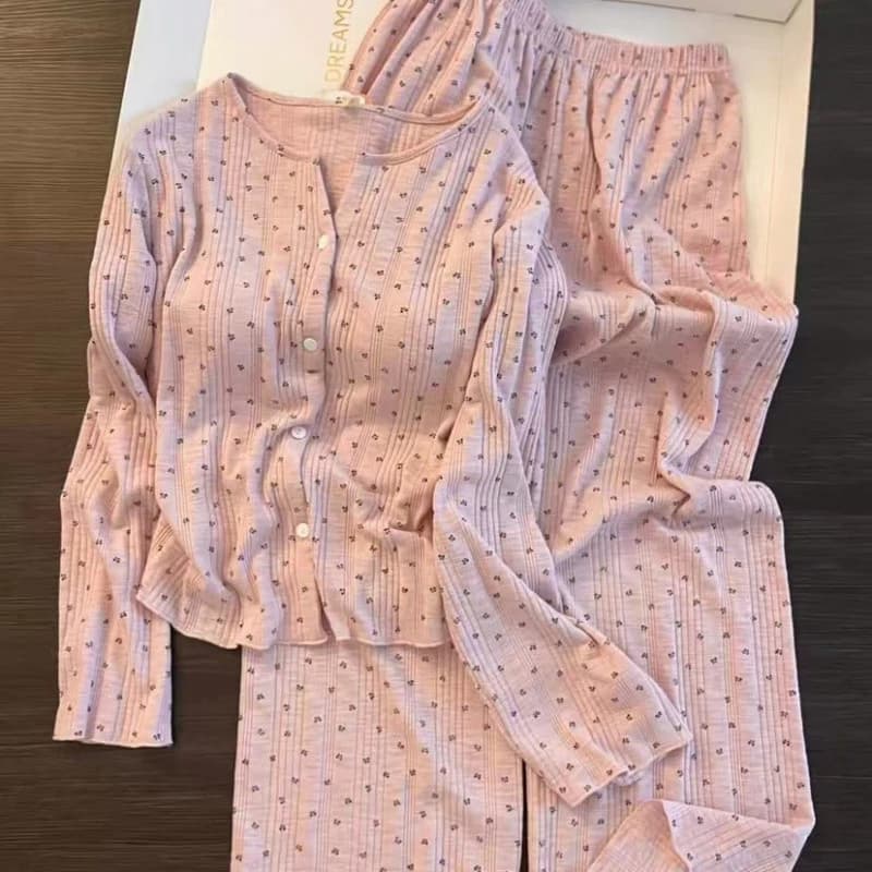 Bộ đồ ngủ nữ sợi cotton màu hồng dễ thương, gồm hai mảnh và có miếng đệm ngực