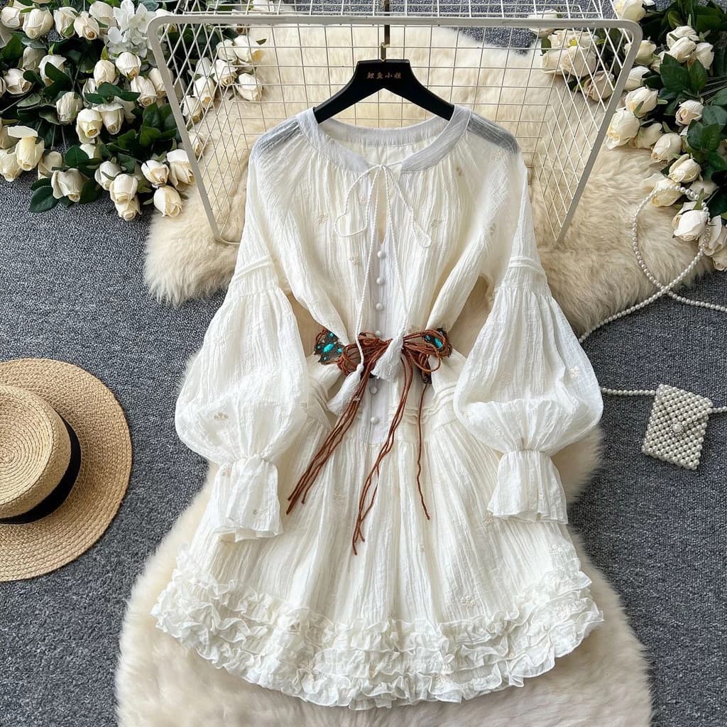Váy liền phong cách nghỉ dưỡng mùa xuân , váy ngắn tiên nữ viền lá sen tay lồng đèn