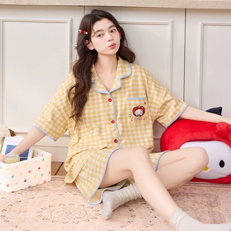 Bộ Đồ Ngủ Cotton Mềm Mại Cho Nữ Với Họa Tiết Crayon Shin-Chan Và Hello Kitty Phù Hợp Mùa Hè