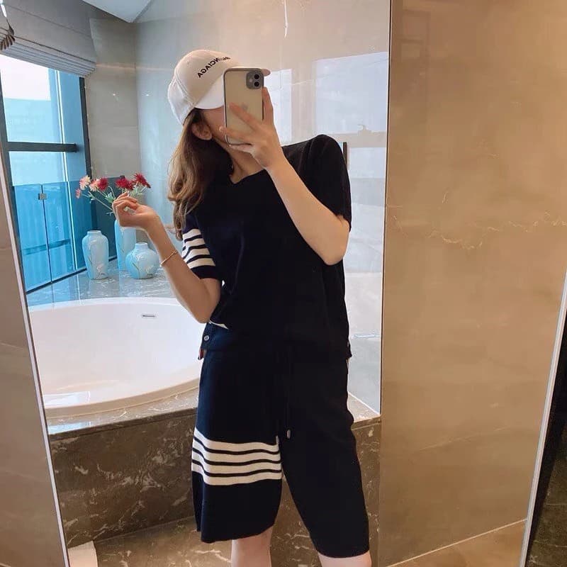 Set Thun Hè 4 Sọc Unisex CAROLL FREESHIP - Bộ Hè Áo Cổ Tròn Cộc Tay Mix Quần Short Cạp Chun Dây Rút Ống Rộng