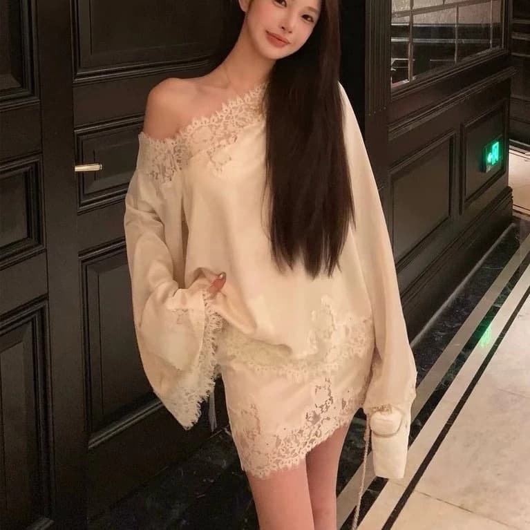 Set áo lụa lệch vai tay loe form rộng viền ren kèm chân váy ngắn TABISHOP Set đồ nữ sang chảnh phong cách tiểu thư