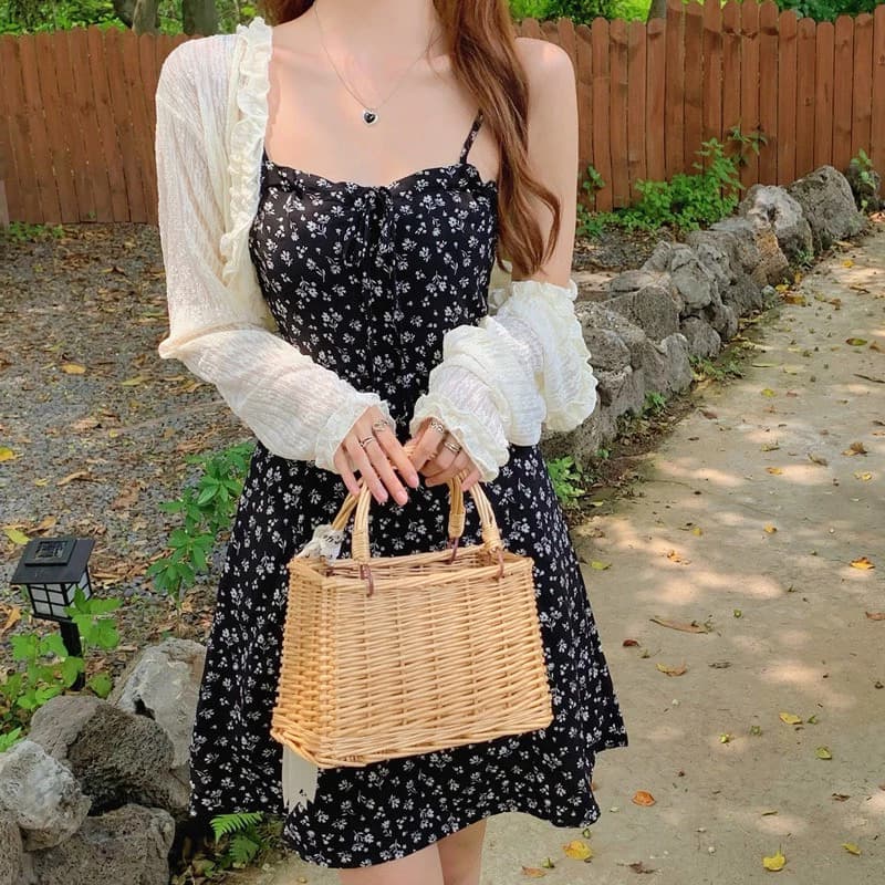 Set váy 2 dây hoa nhí đen dáng xòe mix áo cadigan mỏng ren hoa Ulzzang