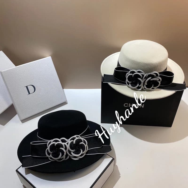 Mũ nón nỉ dạ đầu bằng,  đai nơ, 2 hoa đen, trẻ đẹp lạ