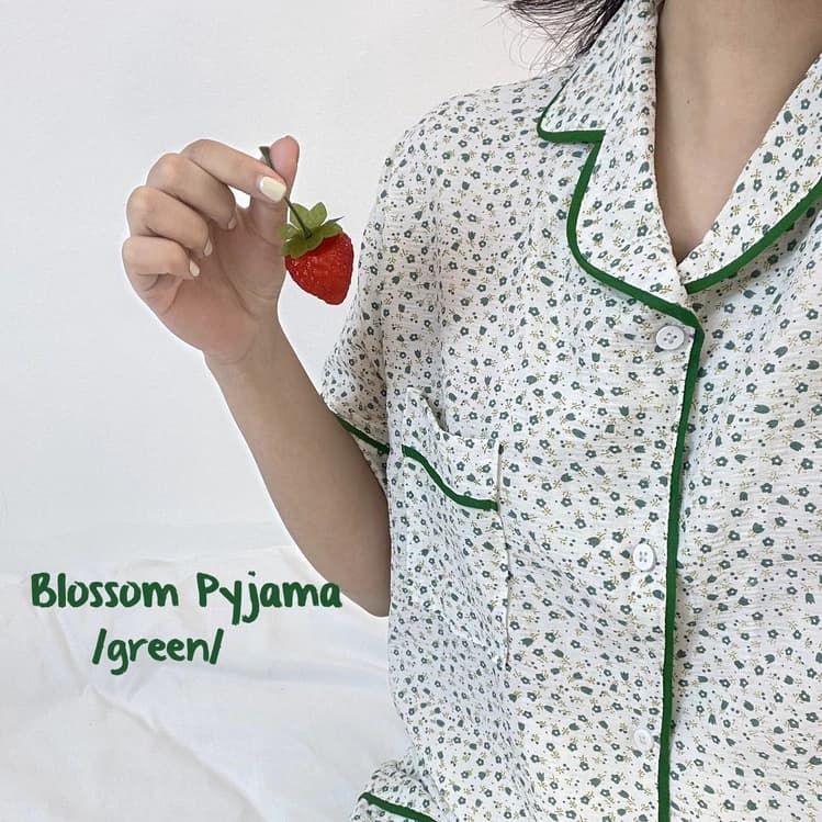 Pyjama ngắn form rộng Hàn Quốc họa tiết hoa, Giặt máy không nhăn Joan.studio - BLOSSOM PYJAMA