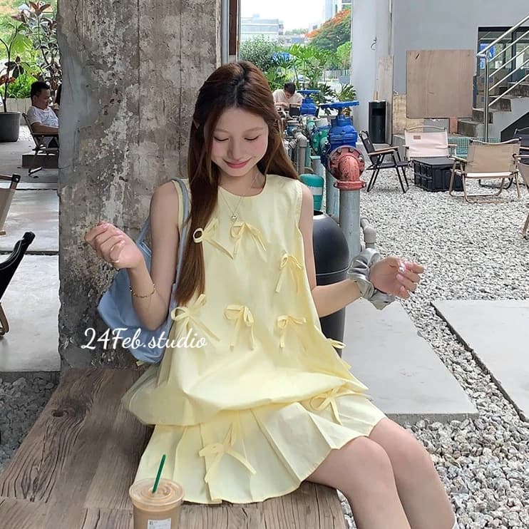 Set áo ba lỗ nữ kèm chân váy xếp li dáng ngắn đính nơ phong cách tiểu thư 24FebStudio SET55