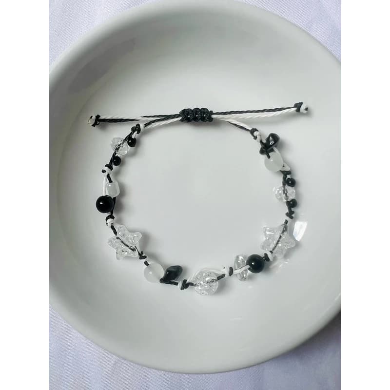 Vòng tay “ 𝓑𝓵𝓪𝓬𝓴 𝓪𝓷𝓭 𝓦𝓱𝓲𝓽𝓮 “ - Vòng tay Handmade - HYGGE ♡.•*