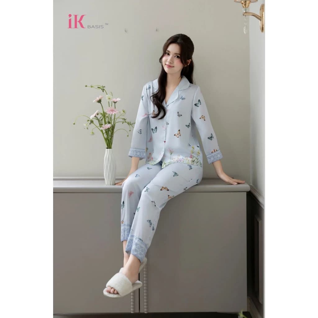 Set lụa LUXURY cao cấp nhà IK BASIS chất mềm mịn, nhẹ thoáng, họa tiết bươm bướm siêu xinh, nữ tính, dáng áo dài tay quầ