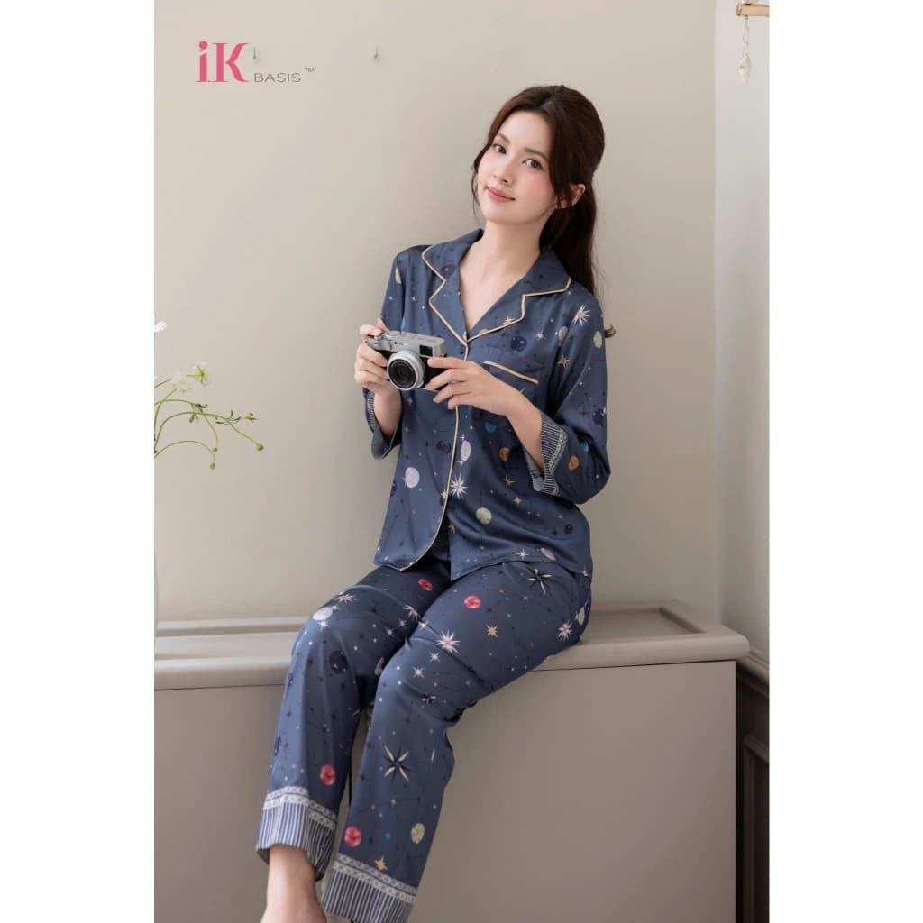 Set lụa LUXURY cao cấp nhà IK BASIS chất mềm mịn, nhẹ thoáng, họa tiết phối sao tinh tế, độc đáo, dáng áo dài tay quần d
