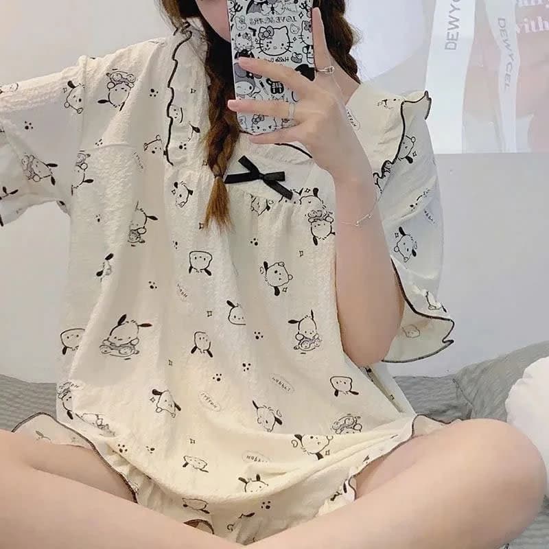 MEIQUIYI Bộ đồ nữ tay ngắn tay bèo thắt nơ hoạ tiết Sanrio/Cinnamonrol
