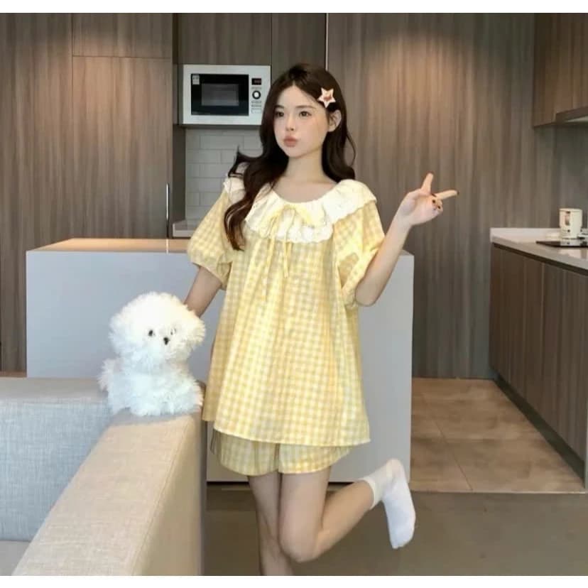 Bộ đồ ngủ  kẻ caro ,pijama tay cộc quần đùi cổ tròn phối ren xinh yêu
