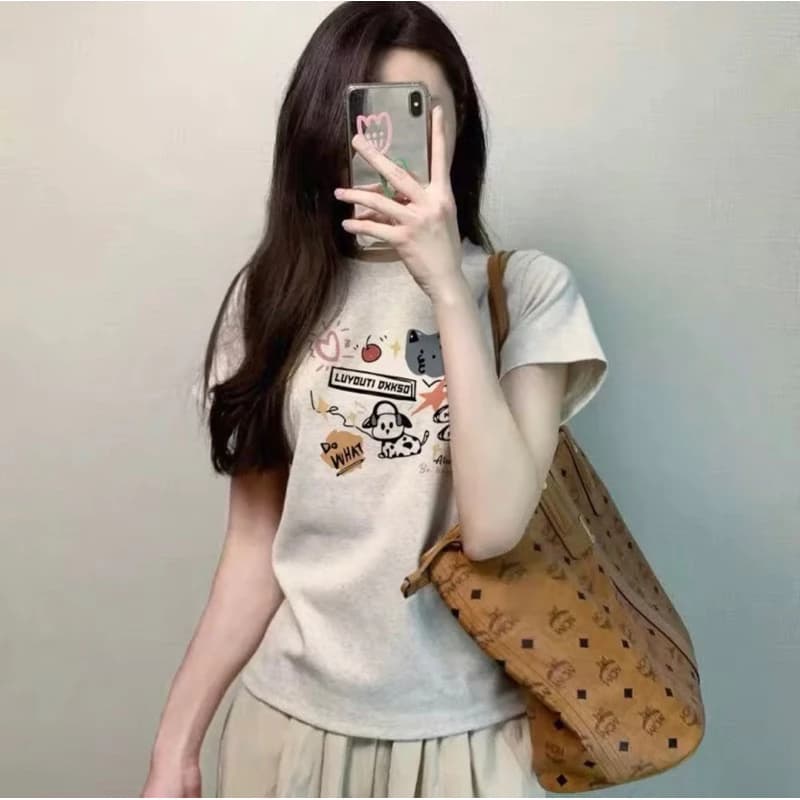 Áo thun baby tea nữ cổ tròn màu xám tiêu in hình dễ thương