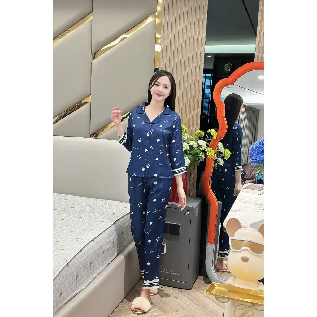 Set lụa ANNA cao cấp nữ, chất lụa LUXURY dáng dài mềm mịn, nhẹ tênh , họa tiết quả táo trẻ trung, dáng áo dài tay quần d
