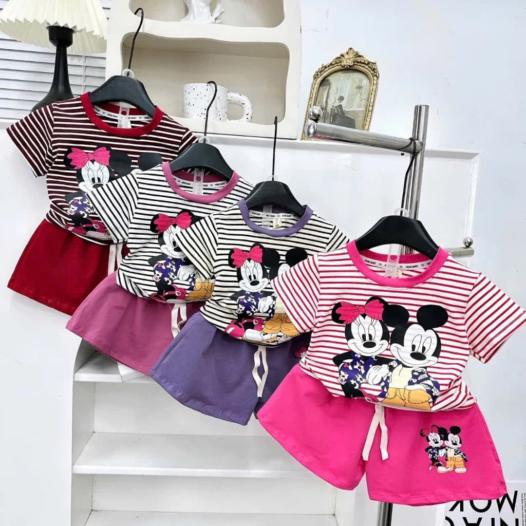 Bộ Quần Áo Kẻ Cộc Tay In Hình Chuột MICKEY Dễ Thương Dành Cho Bé Gái 13-43kg , Chất Liệu Cotton Thoáng Mát Mềm Mịn