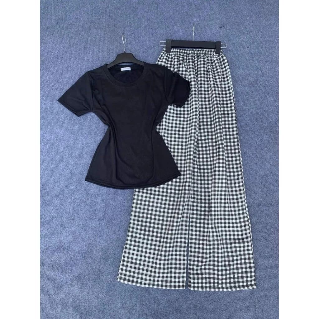 Sét Áo Thun Ôm Eo Tôn Dáng Bản Trơn From Babytee Phối Quần Dài Ống Rộng Hoạ Tiết Kẻ Caro Bé