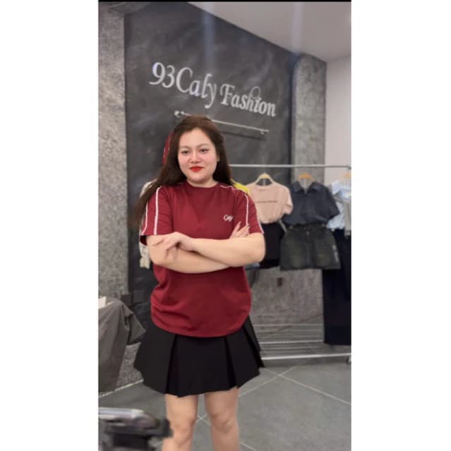 174 [BIGSIZE] Áo Phông Nữ Form Rộng Phối Viền Tay Thêu Chữ Caly, Áo phông giãn cotton năng động
