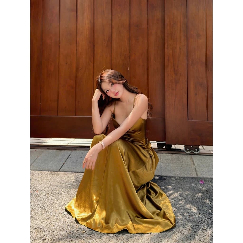Đầm maxi hở lưng phối tà bèo sóng - LUXE