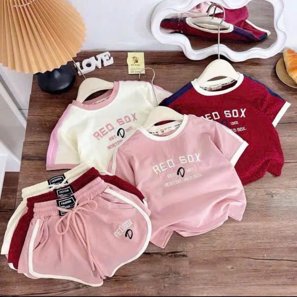 Bộ quần áo cộc tay chữ RED SOX dễ thương năng động cho bé gái
