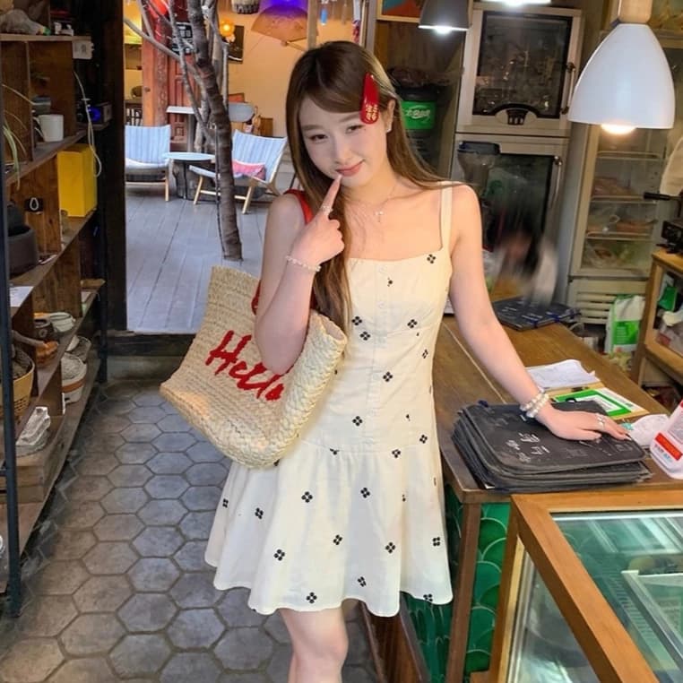 Váy hai dây thô thêu hoa dáng xòe phong cách tiểu thư Hàn Quốc 24Febstudio VVN0021