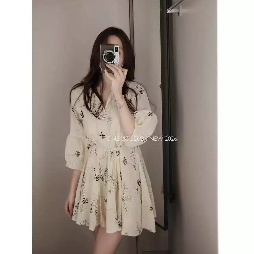 lyn- đầm váy tay lửng họa tiết thêu dáng ngắn nữ