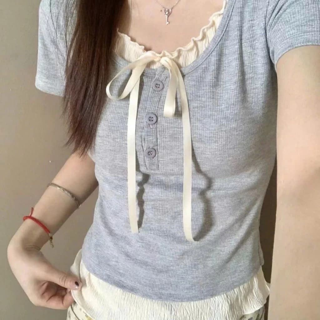 Áo thun dáng babytee cộc tay phối bèo buộc dây, cúc cổ điệu đà dễ phối xinh xắn dễ thương