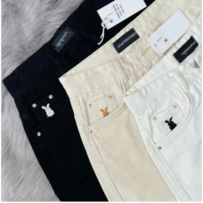 Quần Short Jean Nữ Lưng Cao Form A Thêu Logo Thỏ Cá Tính – Chất Denim Dày Dặn, Dễ Phối Đồ