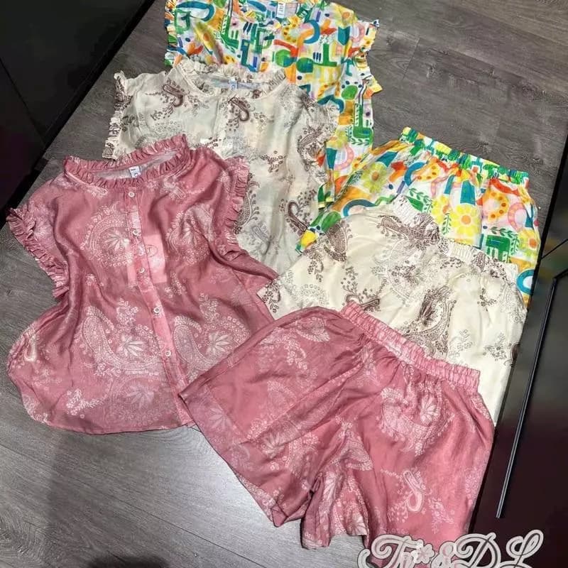 HT47 Sét bộ cộc tay rơi hoa chất tơ hàng đẹp. Sét đi biển đủ size 40-70kg vừa.