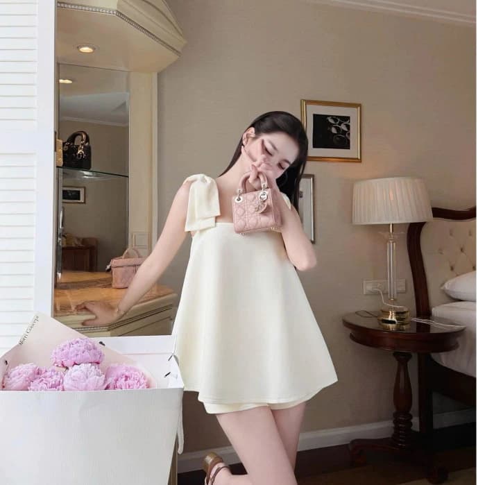 lynchic - Set đồ nữ áo hai dây be kem bản to buộc nơ dáng rộng mix quần short ngắn cùng màu thiết kế tự may