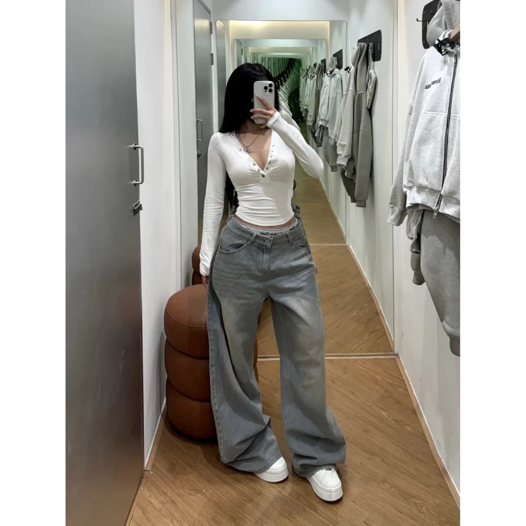 [ 𝐁𝐑𝐈𝐆𝐇𝐓 𝐅𝐈𝐓𝐒 ] Set áo tay dày đính nút bấm cổ V xẻ - Jeans Xanh nhạt form RỘNG siêu DÀI [ ĐỌC KỸ MÔ TẢ- HÀNG KHÔNG SẴN]