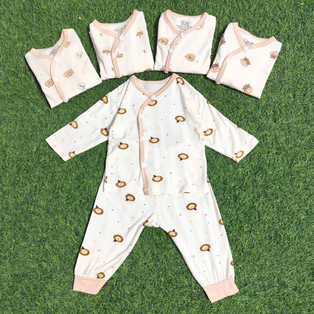 [A222 Mềm Mát, Chất Petit] Bộ Dài Tay Cúc Chéo Nền Kem Họa Tiết Phối Viền Phong Cách Hàn Quốc