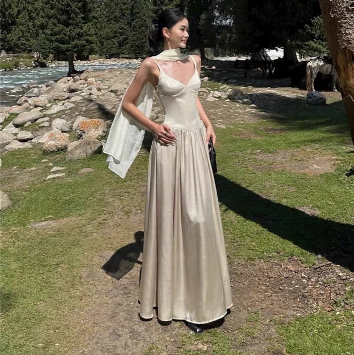 Đầm nữ cổ V thiết kế 2 dây trang nhã - AURA DRESS