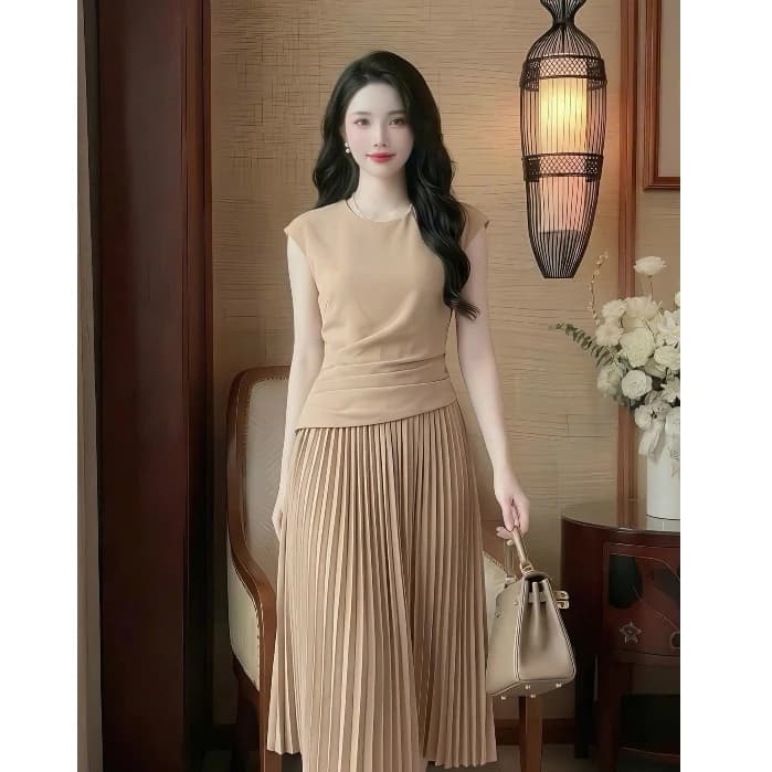 Đầm Luxury Màu Beige Trơn Dáng Peplum Giả Chân Váy Dập Ly Tôn Dáng Che Khuyết Điểm Tự Tin