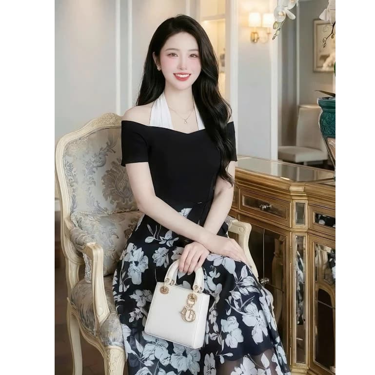 Đầm Nữ  Màu Đen Thiết Kế Phối Cổ Yếm Trắng Thắt Nơ Eo Cạp Cao Chân Váy Hoa