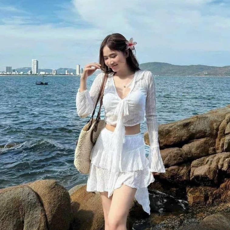 SET ÁO NƠ ĐÔI VÀ CHÂN VÁY TẦNG MÀU TRẮNG, SET BIKINI, ĐỒ ĐI BIỂN NỮ | MEOINDAHOUSE