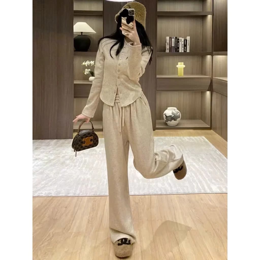 Set Bộ Đồ Nữ Len Tăm Lông Thỏ Trơn Áo Cổ Tròn Cài Cúc Dài Tay Vạt Bầu Mix Quần Suông Dài Ống Rộng